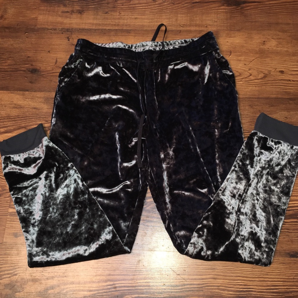 🌻 5/$25 Velour Secret Treasures Joggers